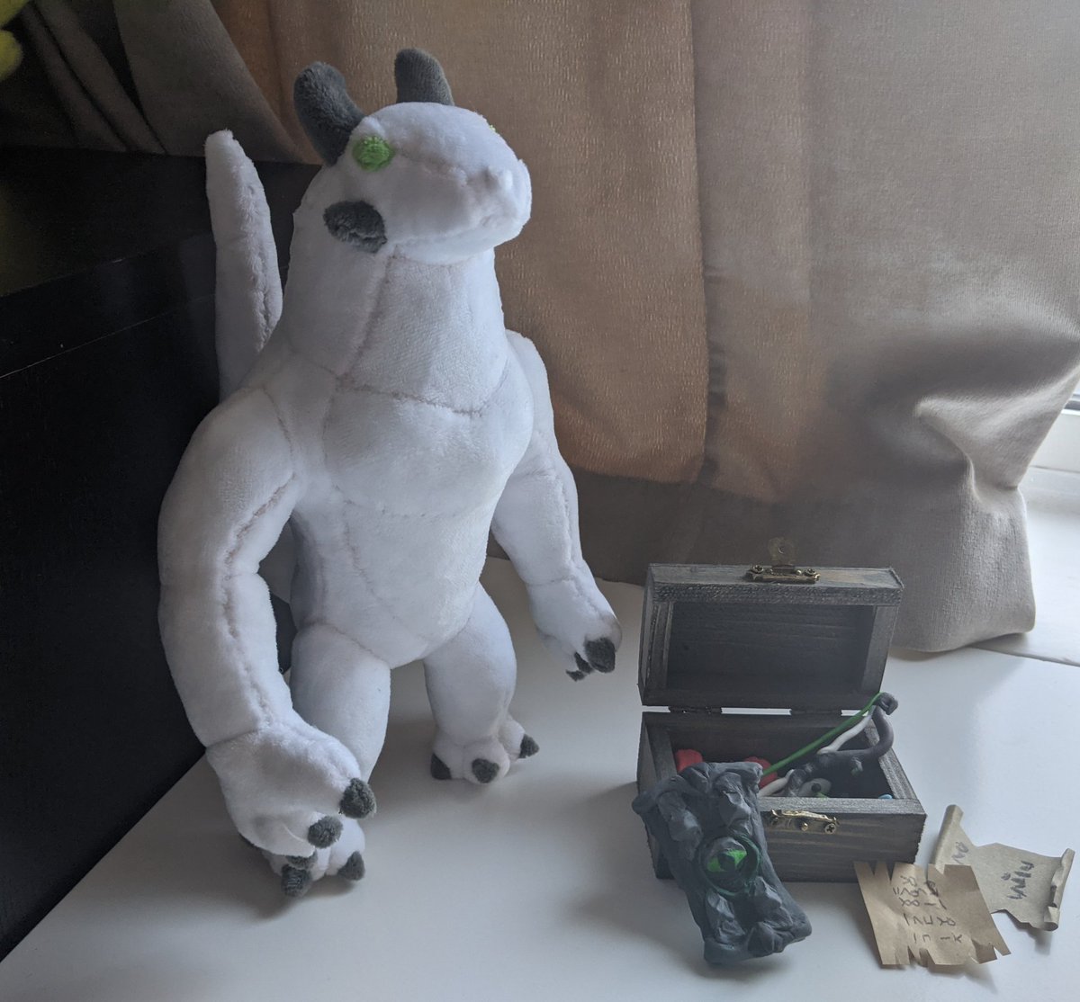 WitchcraftyYT's tweet image. Olmlet plush &amp;amp; Cox chest giveaway
To enter:
Follow &amp;amp; RT

Ends 16th October