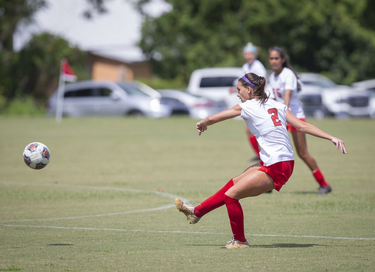 valdostastate's tweet image. The @VSU_Soccer clinched its first win in program history versus the University of North Georgia, 2-1, Sunday afternoon at the VSU Soccer Complex in the 2021 home-opener. The Blazers recorded their third win of the young season. ⚽️
📸: bit.ly/2YMN3S9
#VState