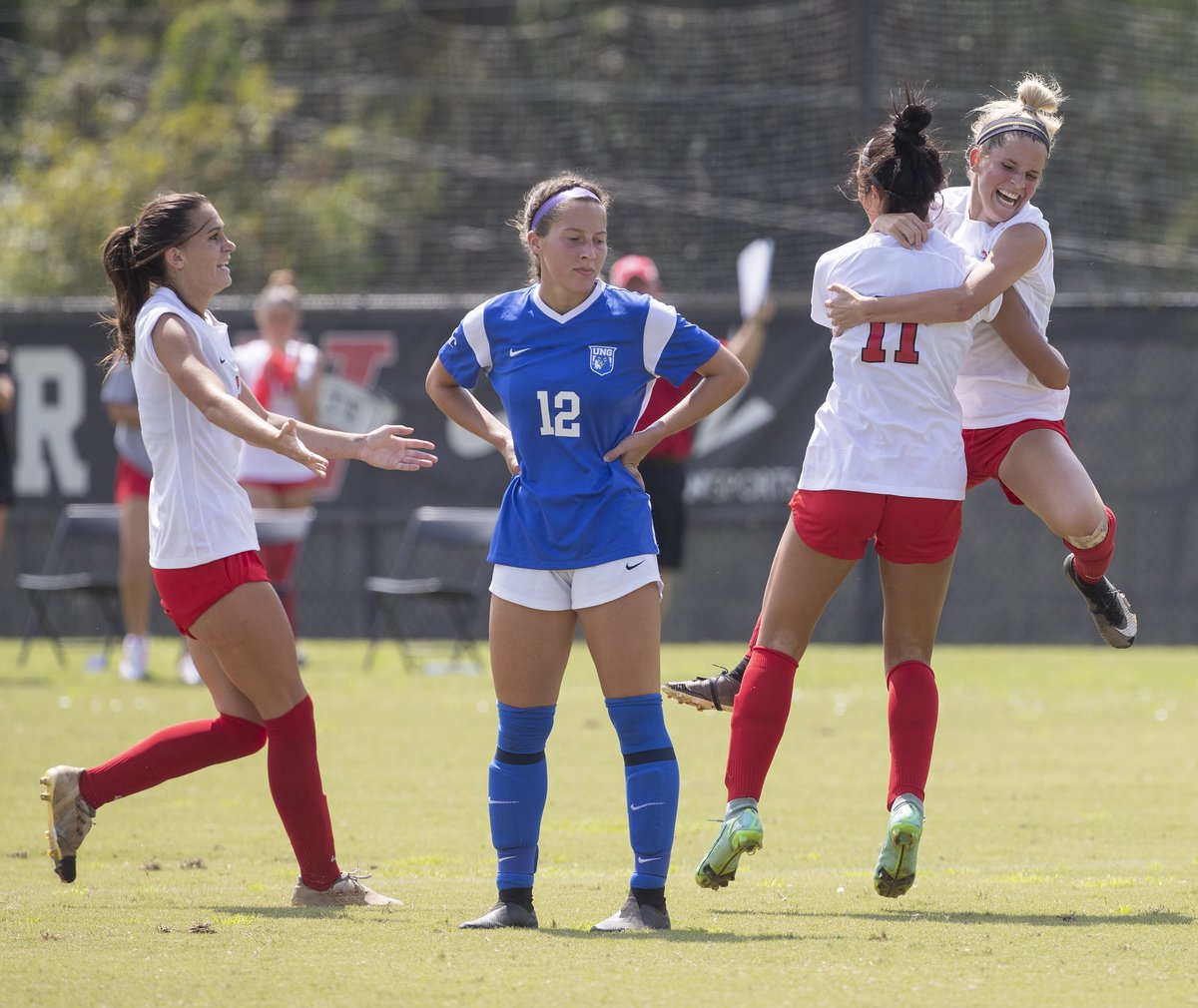 valdostastate's tweet image. The @VSU_Soccer clinched its first win in program history versus the University of North Georgia, 2-1, Sunday afternoon at the VSU Soccer Complex in the 2021 home-opener. The Blazers recorded their third win of the young season. ⚽️
📸: bit.ly/2YMN3S9
#VState