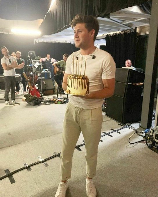 Happy 28th Birthday to Niall Horan!!  
