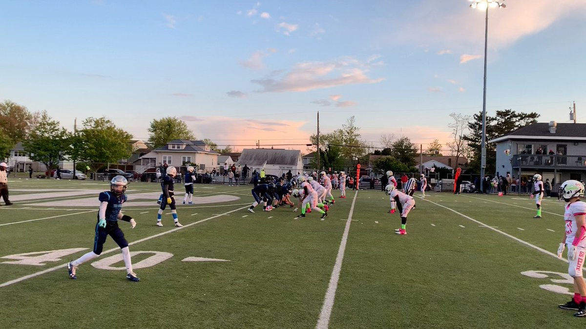 SrFoulke's tweet photo. "For a team to accomplish their goal, everybody’s got to give up a little bit of their individuality.”- Bill Belichick #NFL #NCAA #futureqb #quarterback #collegefootball #football #persistence #motivation #determination #practiceiskey #ProudFather https://t.co/ZvHsUlCy4j