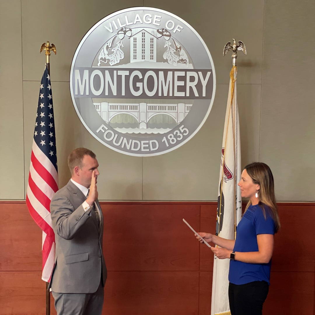 MontgomeryIL's tweet photo. We had the privilege of swearing in our newest police officer, Luke Lindholm, last week. Today he begins the Suburban Law Enforcement Academy's 14-week training program. 

Join us in congratulating and thanking him for serving to protect our residents and community. #MontgomeryIL https://t.co/fWz0XaQFHt
