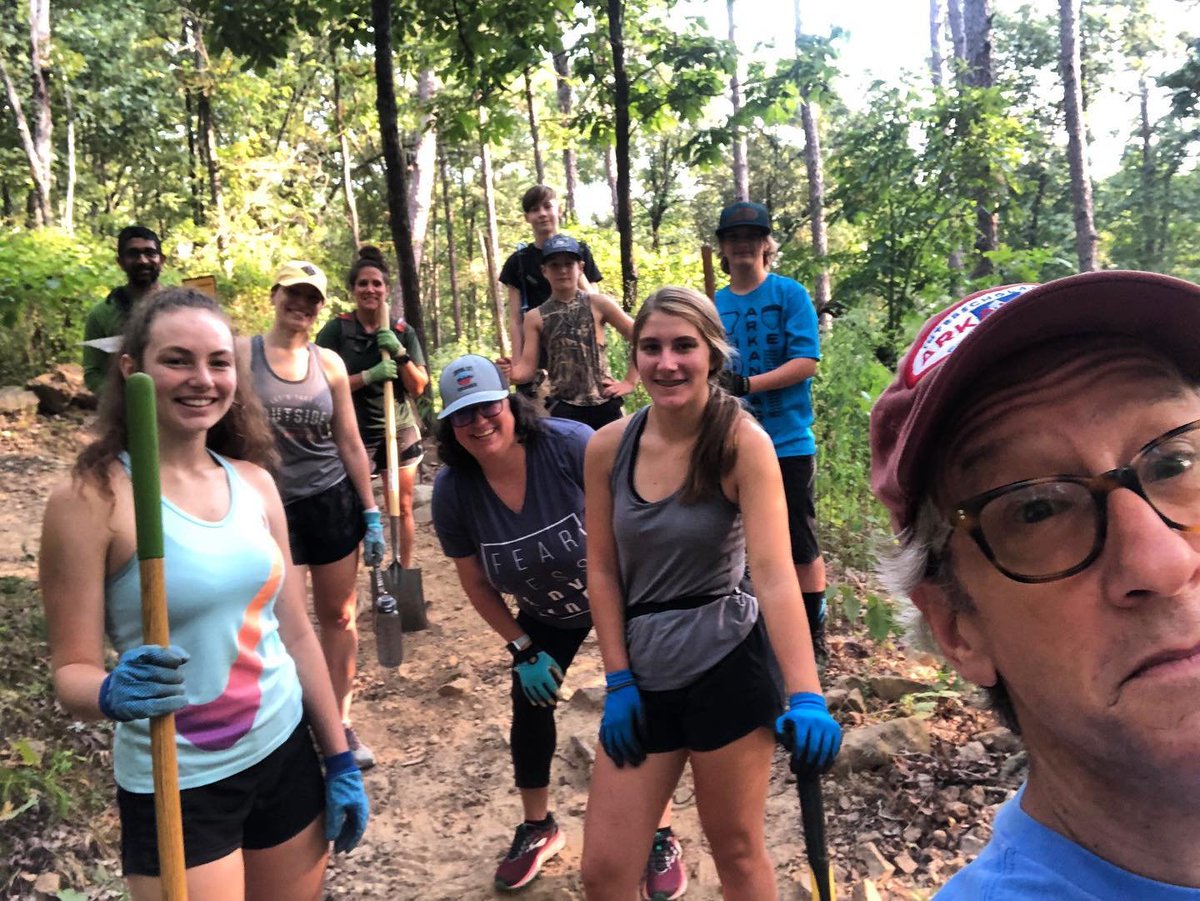 MonumentTrails's tweet photo. The #MonumentTrails would not be kept in such good shape without the help of volunteer trail crews. Last weekend teams from Central Arkansas Trail Alliance and Little Rock Student MTB came out and took care of some heavily used trails. Thanks. https://t.co/TUwZtZm9tR
