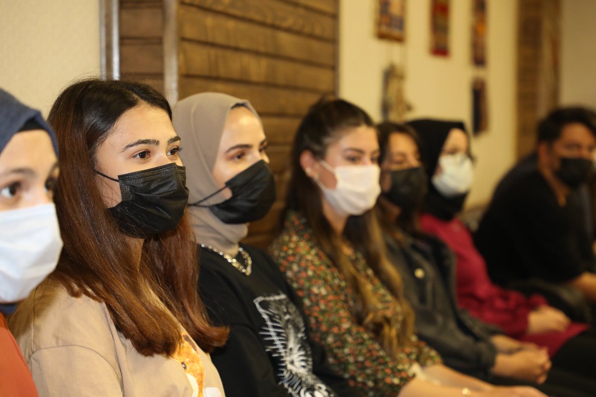 sivasvaliligi's tweet image. 1⃣ Valimiz Salih Ayhan ve TBMM Millî Savunma Komisyonu Başkanı Sivas Milletvekilimiz İsmet Yılmaz, Halk Eğitimi Merkezimizde açılan Destekleme ve Yetiştirme Kursları (DYK)’na katılarak üniversitelere yerleşme başarısı gösteren öğrencilerle bir araya geldi.

#Eğitim2023👨🏻‍🏫👩‍🏫👨‍🎓👩🏻‍🎓