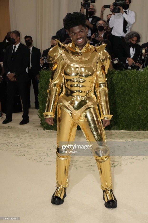 thegossier's tweet photo. Lost that baby weight already 👀 #MetGala #MetGala2021 https://t.co/dBM4oGZLpY