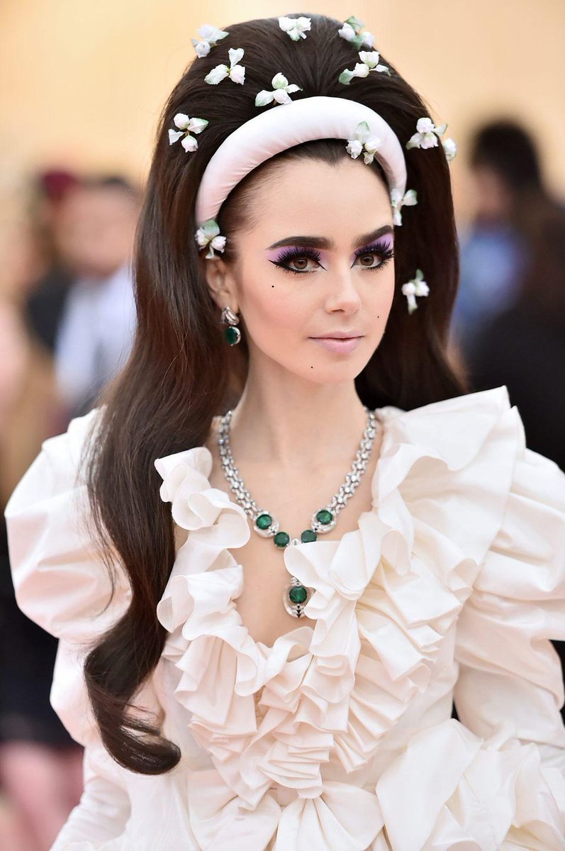 vent1anni's tweet photo. the fact that addison rae is gonna be there and lily collins isn't #MetGala https://t.co/HUvGyj4SMk