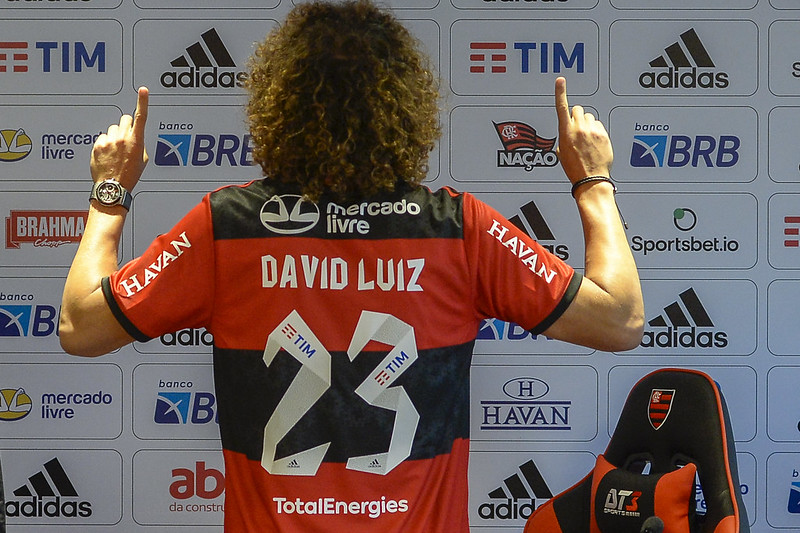 matheusleal1's tweet photo. 🚨SORTEIO DE UMA CAMISA DO DAVID LUIZ!

Eu e o @Vitorsportss vamos sortear um Manto personalizado do zagueiro.

🚨Regras:

✅Seguir o @matheusleal1 e @Vitorsportss
✅Dar RT neste tweet e torcer

O ganhador poderá escolher o modelo do Manto. Sorteio na sexta, 17, às 20h! https://t.co/lU2phJbTMI
