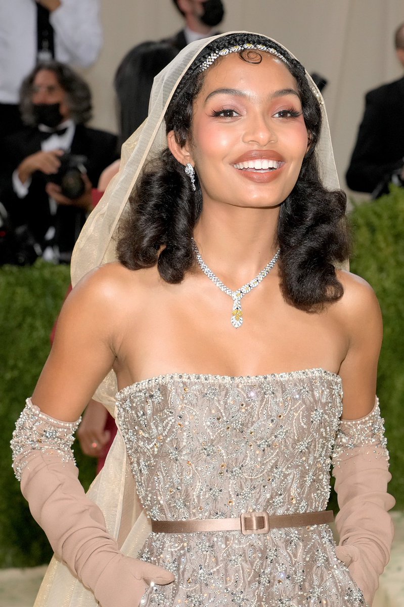 softparisian's tweet photo. a real life angel #MetGala https://t.co/3lFqvsJuc1