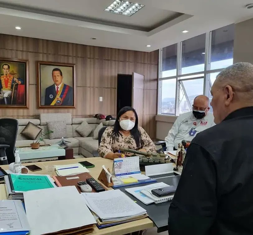 Roside_Gonzalez's tweet image. #13Sep Excelente jornada de trabajo junto al M/G @LealTelleria Ministro del Poder Popular para la Alimentación. Agradecida por el apoyo permanente que le brinda a nuestras comunidades indígenas más lejanas ¡Seguiremos avanzando! #PorLoHechoEnVenezuela