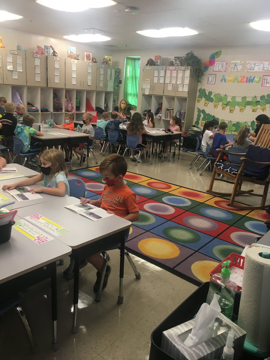 MWESBraves's tweet photo. TOGETHER we can make a difference with Every Child Every Day! Our first grade team is jumping into guided reading utilizing our instructional assistants and tutors. https://t.co/jG2RKqUFRy