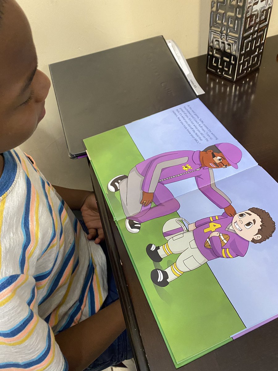 AngelaGreenTV's tweet photo. @RuffinMcNeill look what weโre using for our reading lesson tonight โบ๏ธ https://t.co/rYr7CfyXmw