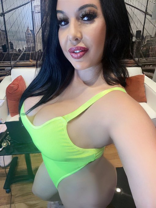 Who likes curves ? https://t.co/HtKquDD5LK