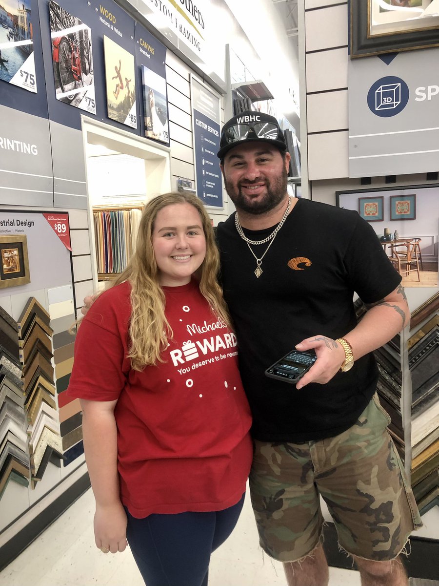 haleysteubing's tweet photo. I met @KoeWetzel at work today, that was pretty freakin cool!! https://t.co/L5warVoYeE