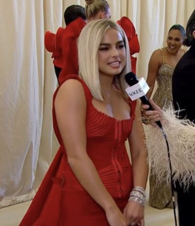 pouie0's tweet photo. it just ain’t hitting…. #MetGala #MetGala2021 https://t.co/9q4lqX5d0b