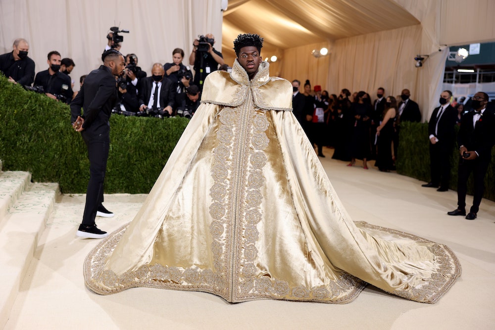 voguemagazine's tweet image. .@LilNasX pulled off three regal outfits on the 2021 #MetGala carpet vogue.cm/XO48LhD