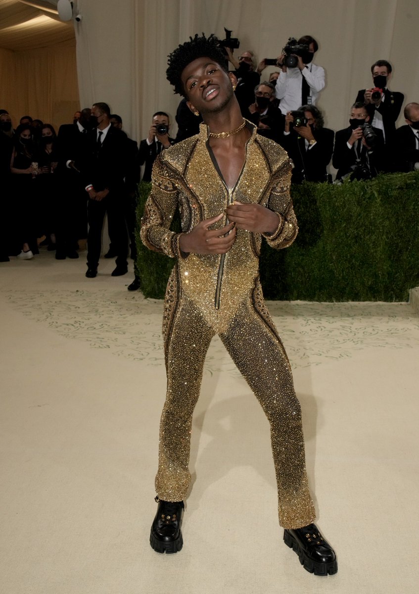 voguemagazine's tweet image. .@LilNasX pulled off three regal outfits on the 2021 #MetGala carpet vogue.cm/XO48LhD