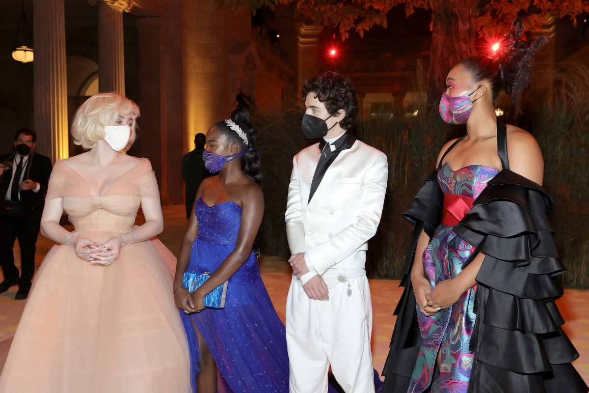TheCut's tweet photo. Your #MetGala cco-chairs https://t.co/C28UkB7Tzo https://t.co/vFUUurUA8t