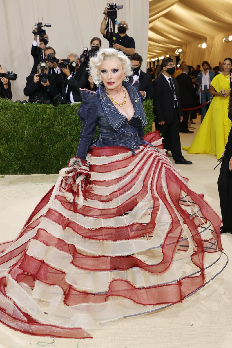 consequence's tweet photo. Debbie Harry... an American icon. #MetGala 

📸: Mike Coppola/Getty Images https://t.co/tcDCdWjOaf
