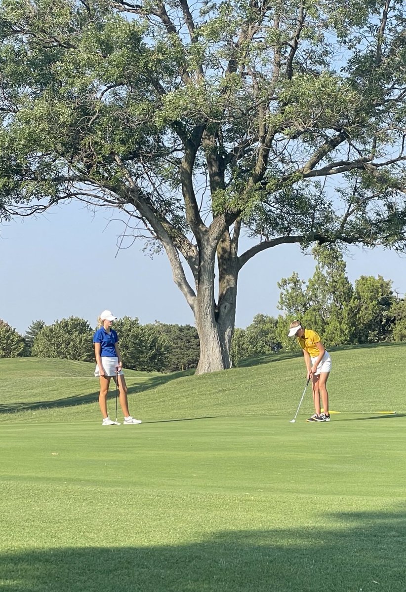 michelleronsick's tweet photo. One over par on this VERY WINDY Kansas afternoon…didn’t quite win it all but still a fine round! 💚💛💚💛🏌🏼♀️⛳️.
.
@BCCHS_Eagles @BCCHS_AD #kansaswind #junior #superproud https://t.co/pfh2n3bqyY