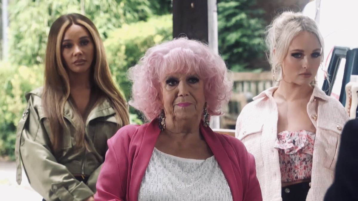 JorgieP4Life's tweet photo. Theresa in the #HollyoaksAutumnTrailer https://t.co/w7bcdJkcT9
