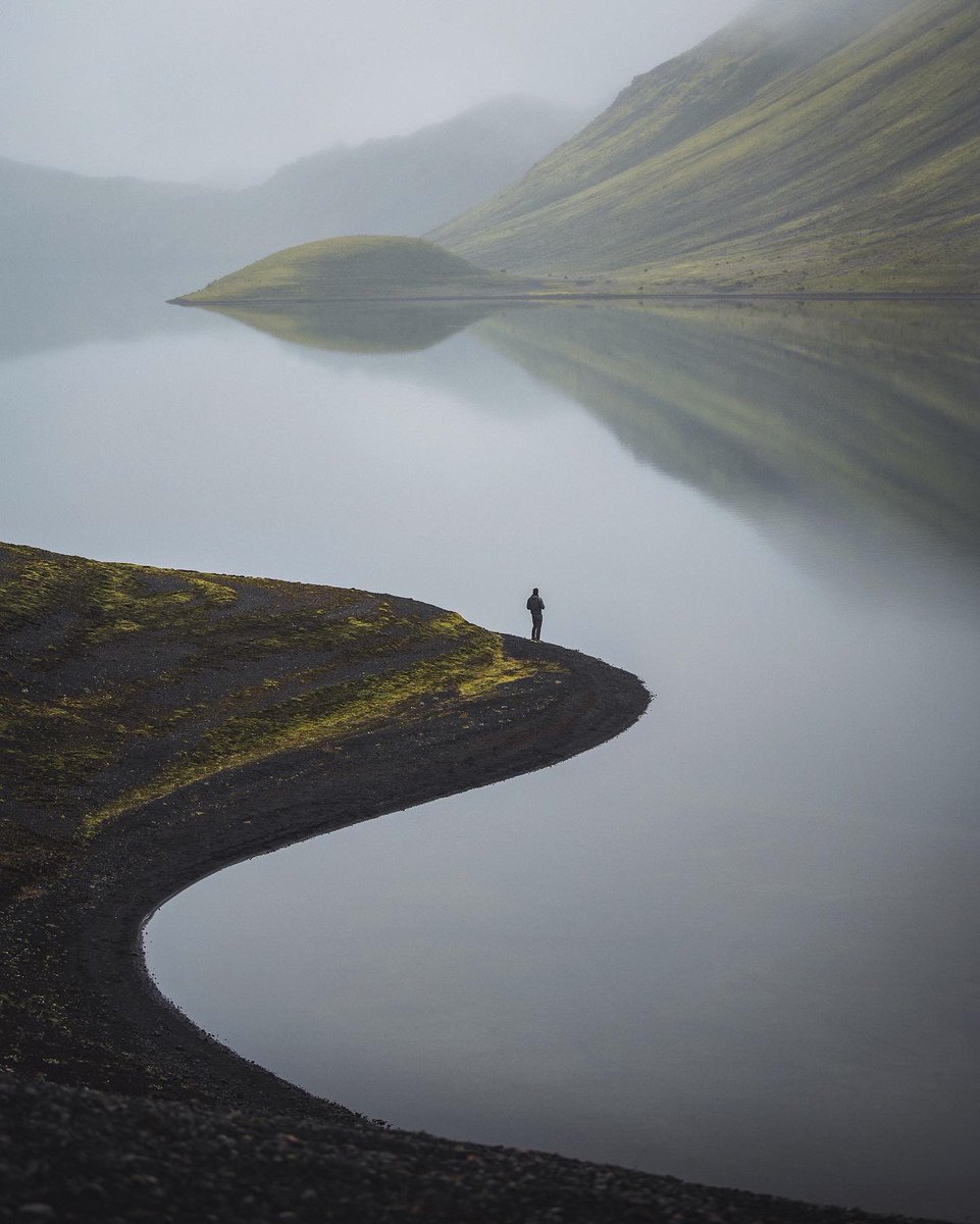 PhotosByMoners's tweet photo. Portrait    vs    Landscape    who wins? https://t.co/Q6TVxXQtSx