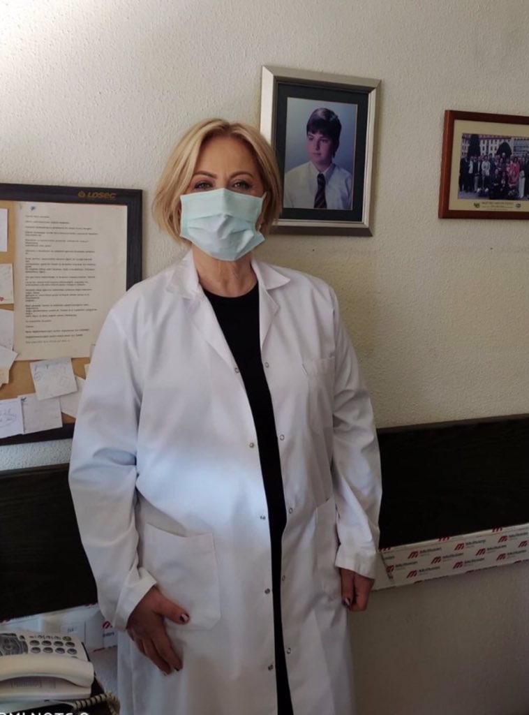 Sadece bilimi referans alarak, topluma karşı sorumluluk duygusuyla mesleğini en iyi şekilde yapan, derneğimiz bağışıklama çalışma grubu kurucusu ve başkanı değerli arkadaşımıza yapılan çirkin saldırıları kabul edilemez buluyor ve esefle kınıyoruz #EsinŞenolYalnızDeğildir