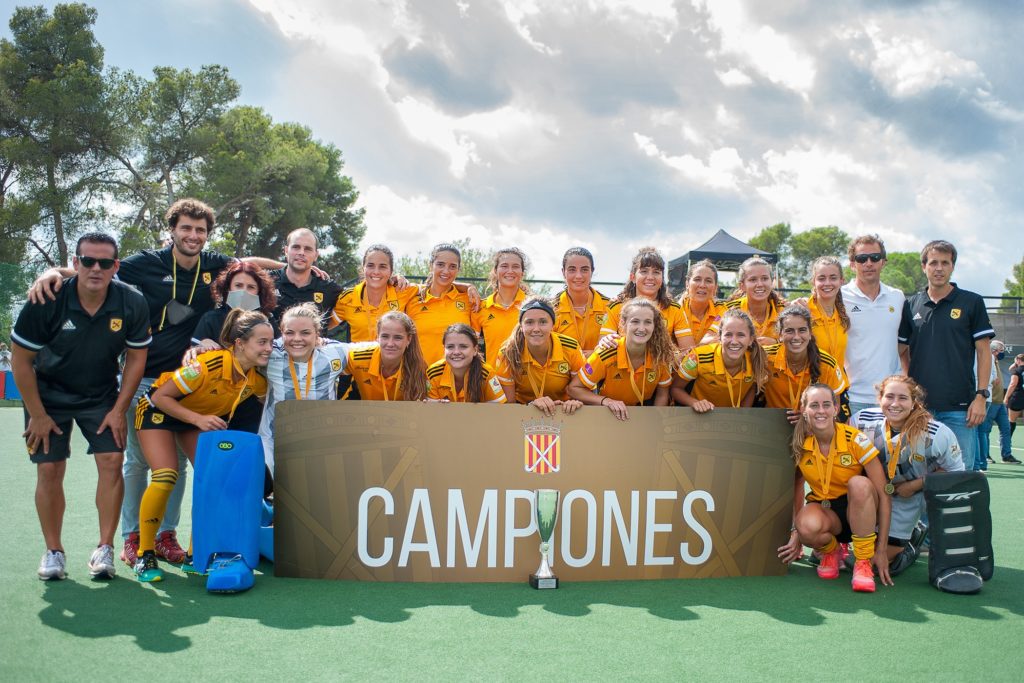 🏆🏑HOQUEI | El <a href="/JuniorDhf/">JuniorDHF</a> revalida el títol femení davant d’un combatiu RC Polo. El campió de la Divisió d’Honor Femenina B ha estat l’@AtleticDHFB.

▶️Imatges i declaracions de <a href="/Juliappato7/">Júlia Strappato</a> a terrassadigital.cat/el-junior-fc-r… #Terrassa #hockey #esportstrs 

[Font: <a href="/fcdehockey/">Federació Catalana de Hockey</a>]