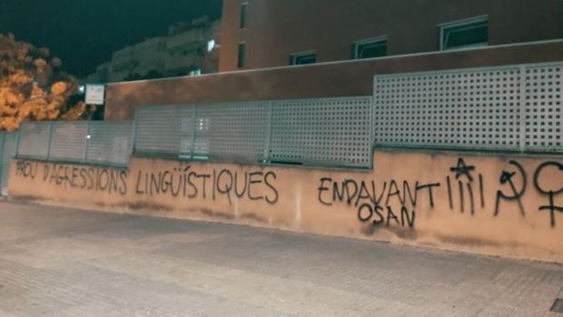 DavidDiezH's tweet photo. @hila @policiadepalma ¿Se sabe el autor o autores
 de estas pintadas alcalde?
¿Cree que los podrá coger? https://t.co/XPlv9BjryE