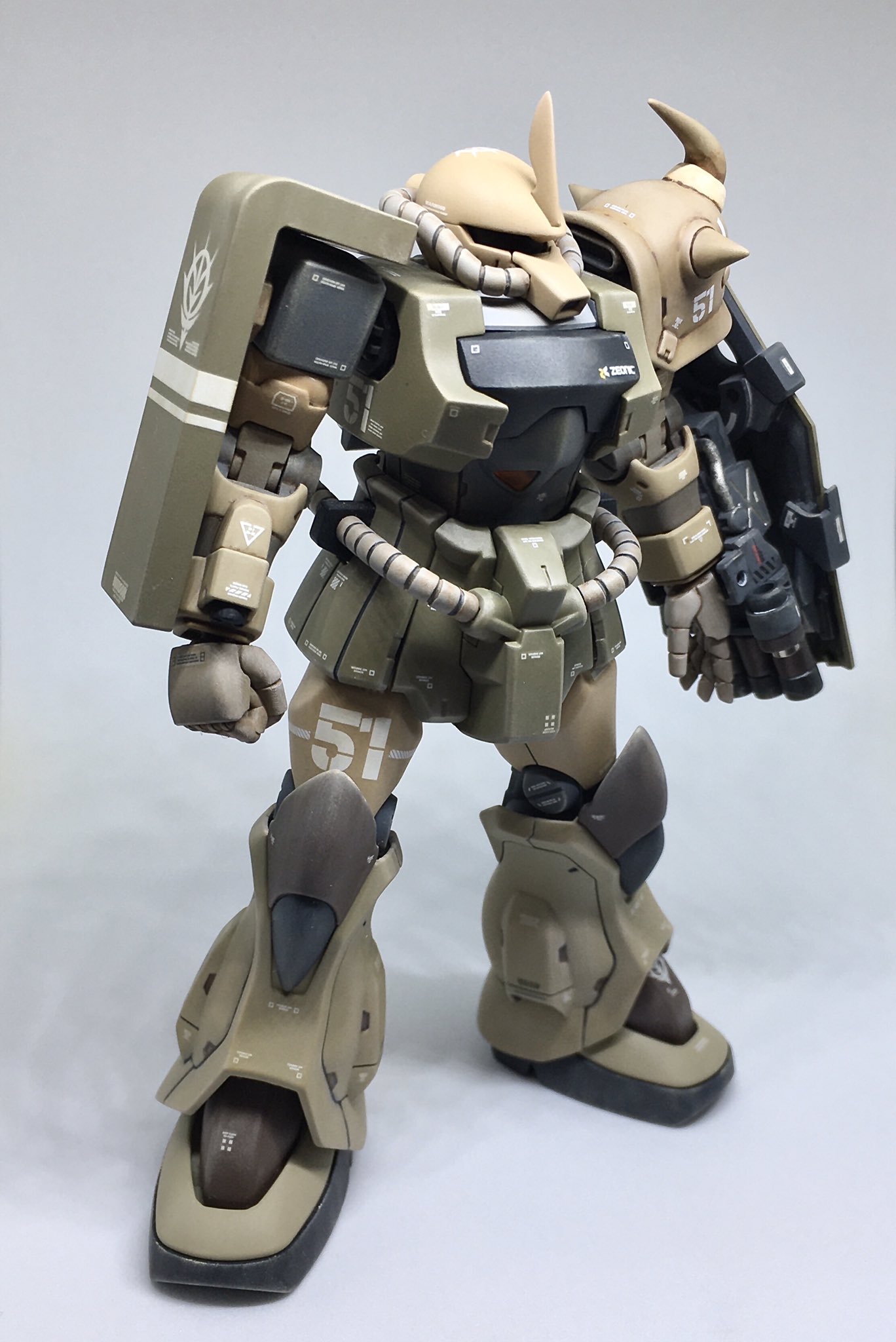 Orange Cafe 1 144 Hguc グフカスタム Ms07b 3 Gouf Custom 大戦末期に北アフリカ戦線に投入された機体をイメージして制作 今回は調色してカラーリングに少し拘ってみました 本当は右手に持たせる武器がまだ未完成なのですが ひとまず完全ということで