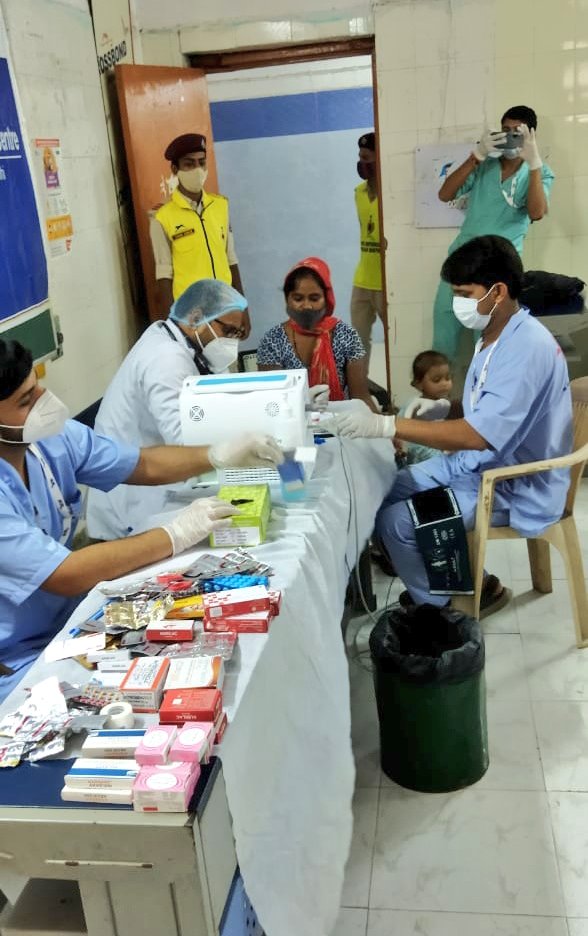 DMNewDelhi's tweet photo. #SWASTHYAVAHINI, an intiative of District Administration,New Delhi District reached RK Puram Sec-2 &amp; provided medical aid to 51 beneficiaries in collaboration with Sahyog, Helping Hand &amp; @DFYIndia. MSK, ND spread awareness about SHG formation  under NULM.
@LtGovDelhi @CMODelhi https://t.co/YzyGJMcXAO