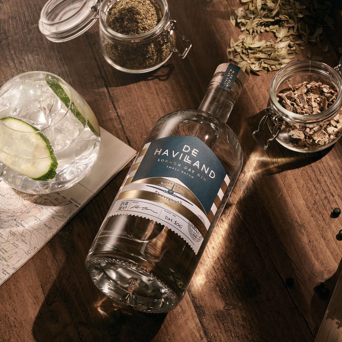 My partner, who is a #pilot, launched a #smallbatch #london #drygin this week inspired by the #dehavilland #comet. To get yours visit bit.ly/3tBXLX7 you won’t be disappointed!!!
