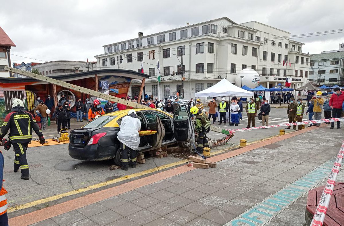 saesa's tweet photo. #PuertoMontt En el marco de la campaña de prevención “disfruta tu alegría, sin perder tu energía” se realizó un hito comunicacional donde se simuló un #ChoqueAPoste. Junto a autoridades hicimos llamado  al autocuidado. #FiestasPatriasSaesa #18Seguro https://t.co/TCZ5J1nh5R