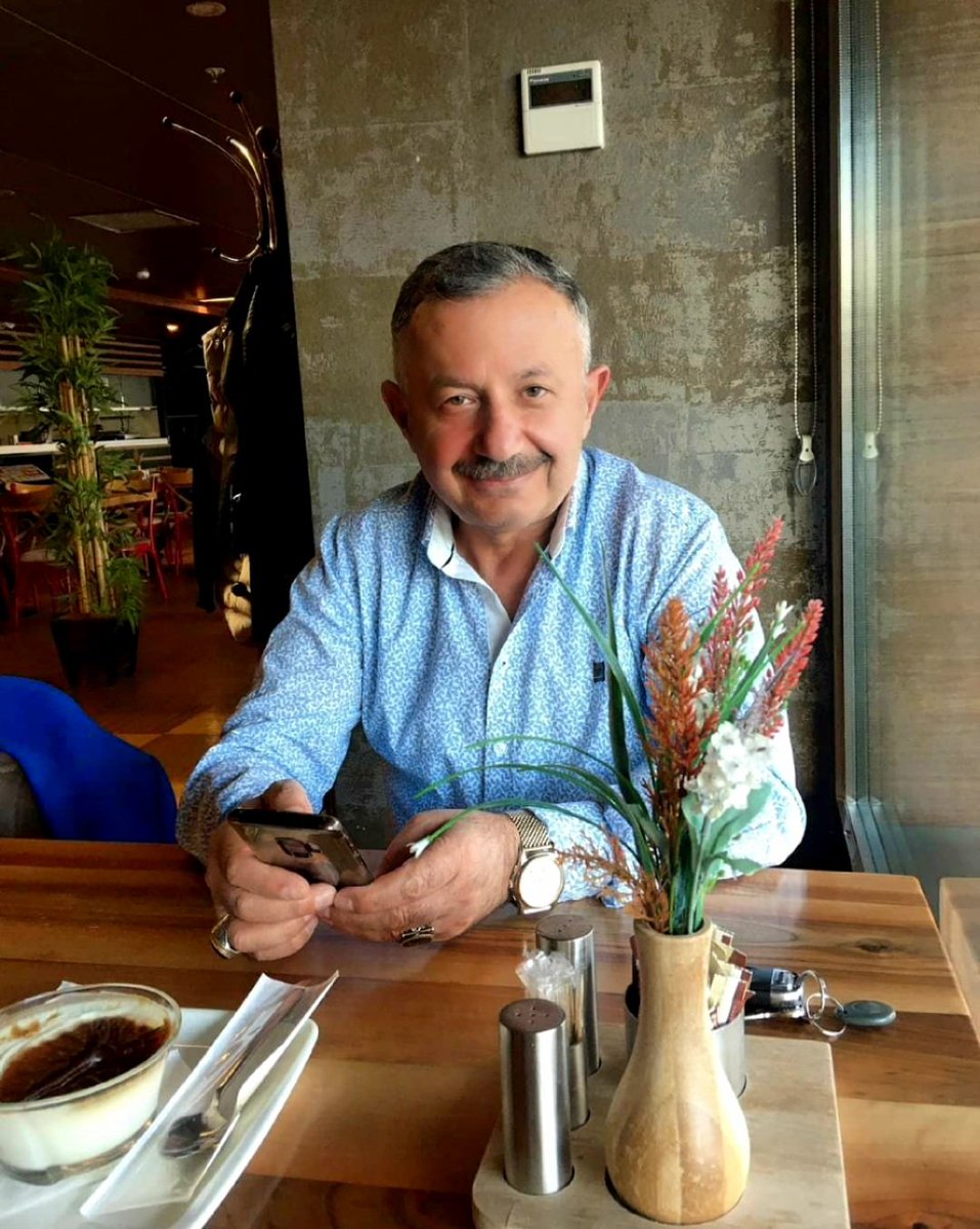 FahriUsts's tweet photo. ... Bir toplum iki şekilde batmaya ve yozlaşmaya mahkumdur..
... Söylediklerini kendisi yaşamayan din adamları yüzünden..
...  Verdikleri sözü tutmayan politikacılar yüzünden..
... Emaneti ehline değil nefsine veren ahmaklar yüzünden..
... HELAK OLUYORUZ MALESEF https://t.co/0J0xDlk9mU