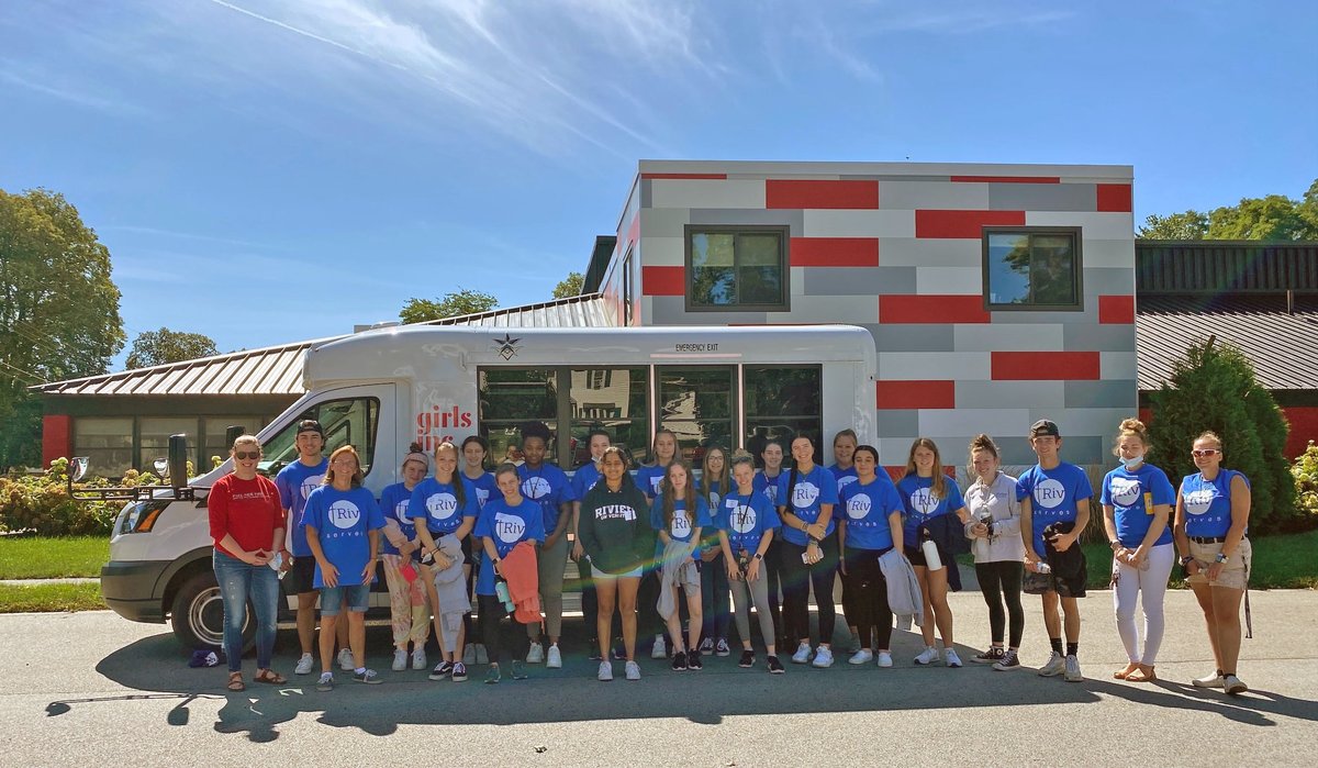 RivUniversity's tweet photo. Rivier University's First-Year Student Day of Service introduced new students to the Greater Nashua community. Their volunteer hours on 9/11 at local non-profit agencies made a difference. #rivieruniversity #heartsandminds #rivserves #higherandbetter https://t.co/obxgZoQ7lH