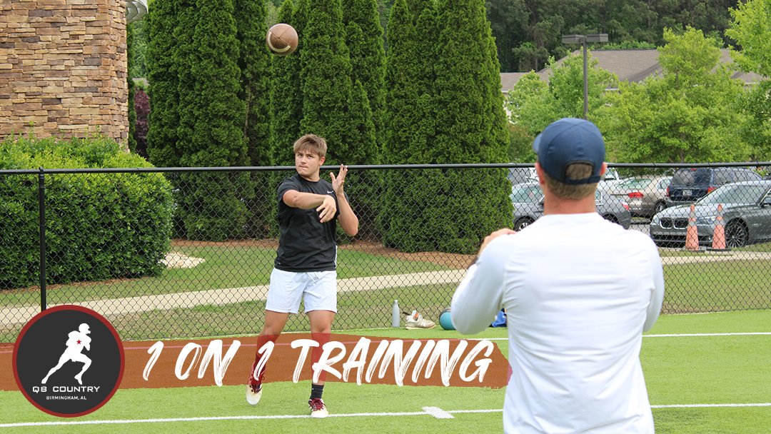 QBC_Bham's tweet image. As a QB throwing a football is art.. it's beautiful. The more you learn about it the more you want to do it.. One of the best things I can encourage a young QB to do is learn. Learn about the throw, your arm, your grip, the game, your plays. 

#qbcountry
#1on1training