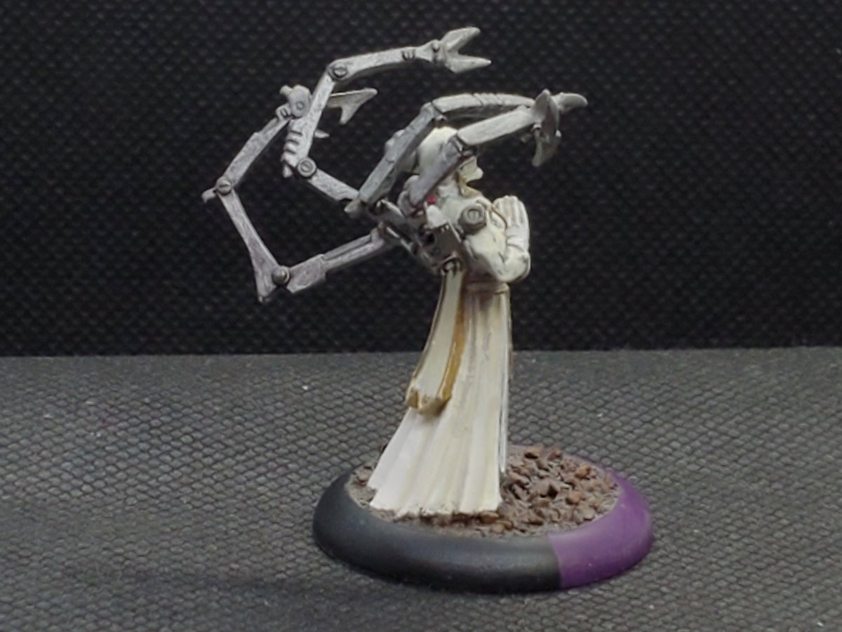 empryme's tweet photo. Another dealer's choice for #MiniatureMonday; eh @privateerpress? Np. Just took more pics of my #Mercenaries; starting with my #Cephalyx. Let's start off with the workhorse thst is the #MindSlaver and #Drudges unit. And these are even the original metal sculpts!
#P3painter https://t.co/ZLreQ8zHK3