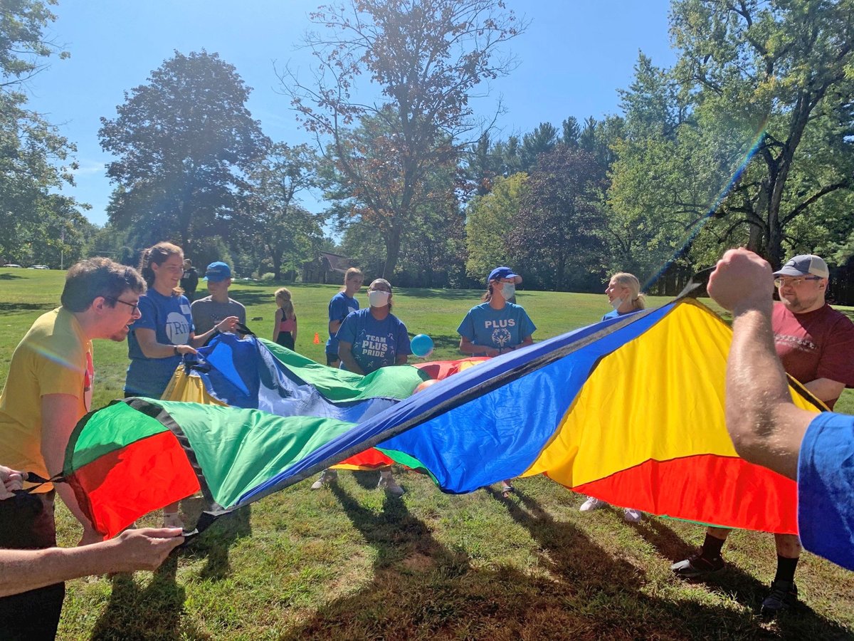 RivUniversity's tweet photo. Rivier University's First-Year Student Day of Service introduced new students to the Greater Nashua community. Their volunteer hours on 9/11 at local non-profit agencies made a difference. #rivieruniversity #heartsandminds #rivserves #higherandbetter https://t.co/obxgZoQ7lH