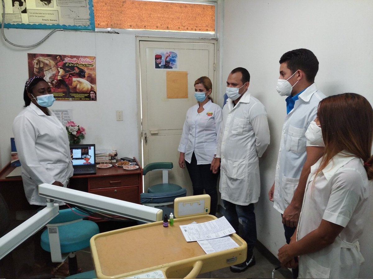 ArahiGomez's tweet photo. La superación profesional presente en los odontólogos del Estado Aragua. Examen de promoción. Primer año. Felicidades.
@NelaTa83 
@Besnoymp_26 
@cubacolabora https://t.co/lXMOSWkKo3