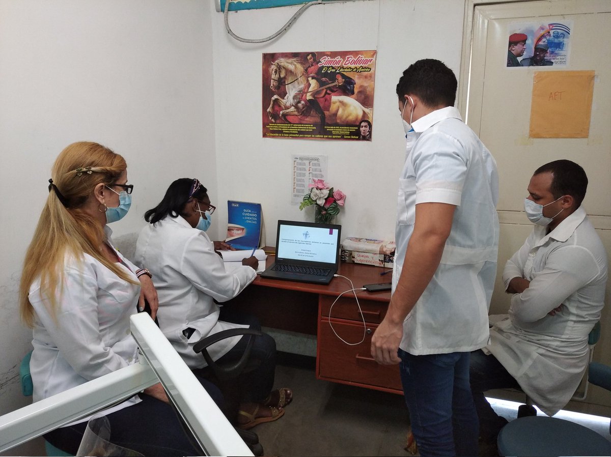 ArahiGomez's tweet photo. La superación profesional presente en los odontólogos del Estado Aragua. Examen de promoción. Primer año. Felicidades.
@NelaTa83 
@Besnoymp_26 
@cubacolabora https://t.co/lXMOSWkKo3