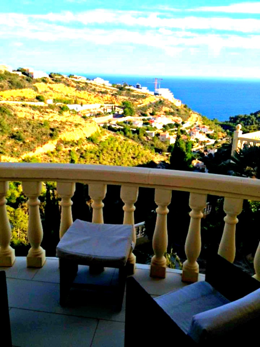 Saveene's tweet photo. #Javea #impressive #breathtaking #view-Sit at one of the #balconies and #enjoy a cup of coffee or tea with your #lovedone as you absorb the #beauty of the breathtaking views
https://t.co/Mu48sJC0Vz
#Saveene #Xabia #Spain #CostaBlanca #villa #comfort #accommodation #beachtime #fun https://t.co/slWIhpiPpF
