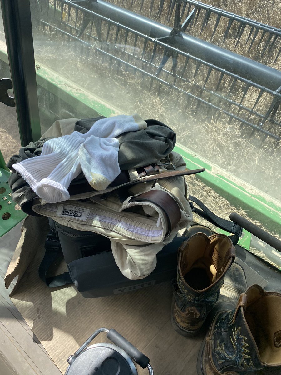 When the air goes out in your new combine and the closest compressor is in Milan, IL. <a href="/JohnDeere/">John Deere USA</a> #itsgettinhotinhere#only60hrsonit