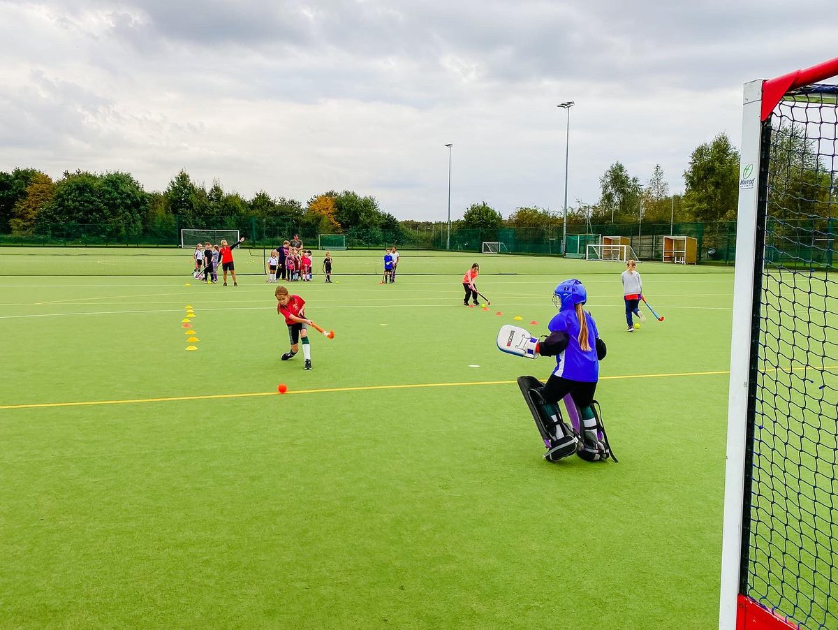 CannockHC's tweet photo. A great night of junior hockey this evening! Fabulous to see so many happy youngsters out on the pitch!
#CannockHC #Respice #Aspice #Prospice #COYN https://t.co/IwxRDDMdhK