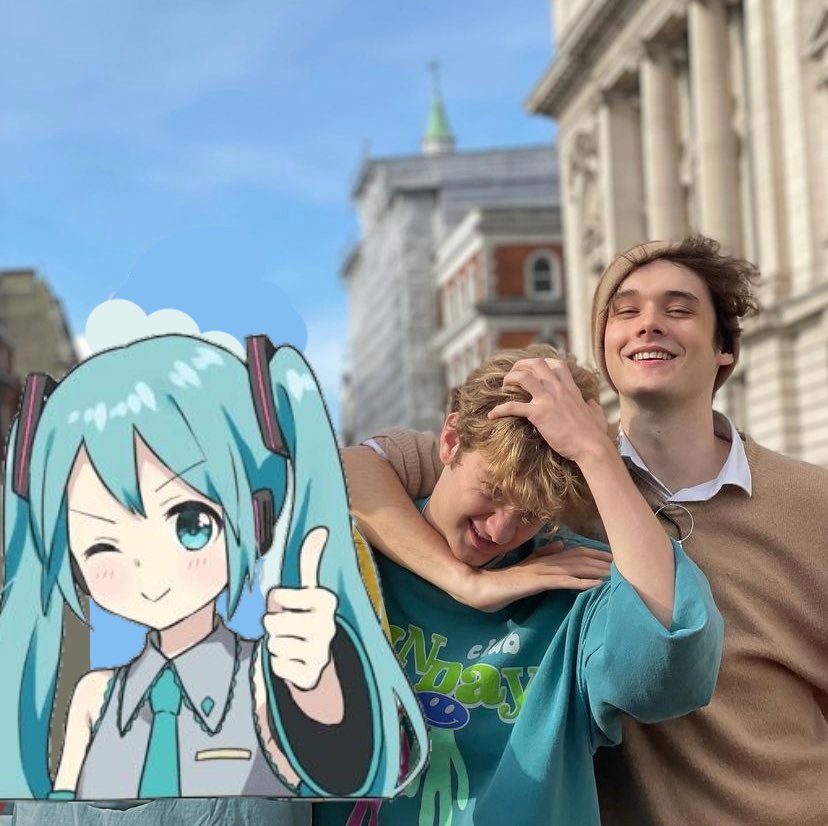 oopsiesdeactive's tweet image. omg guys I can't believe my favorite duo met the most famous international celebrity Hatsune Miku
