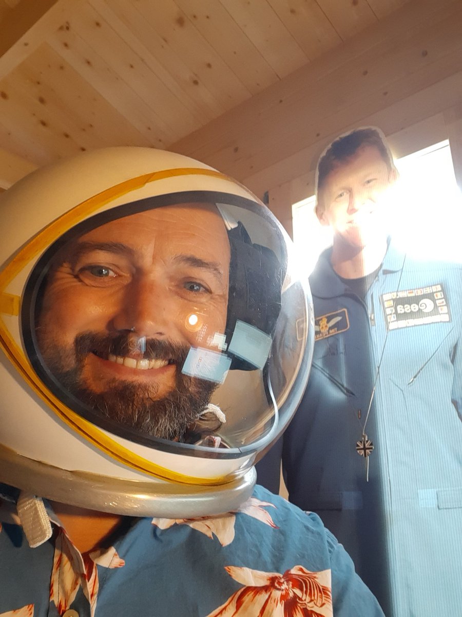 JohnChinner's tweet image. I&apos;ve been recording some more quiz questions for @BIS_spaceflight and @WorldSpaceWeek. 
It&apos;s just an excuse to get dressed up really.
#WorldSpaceWeek2021 #wsw2021