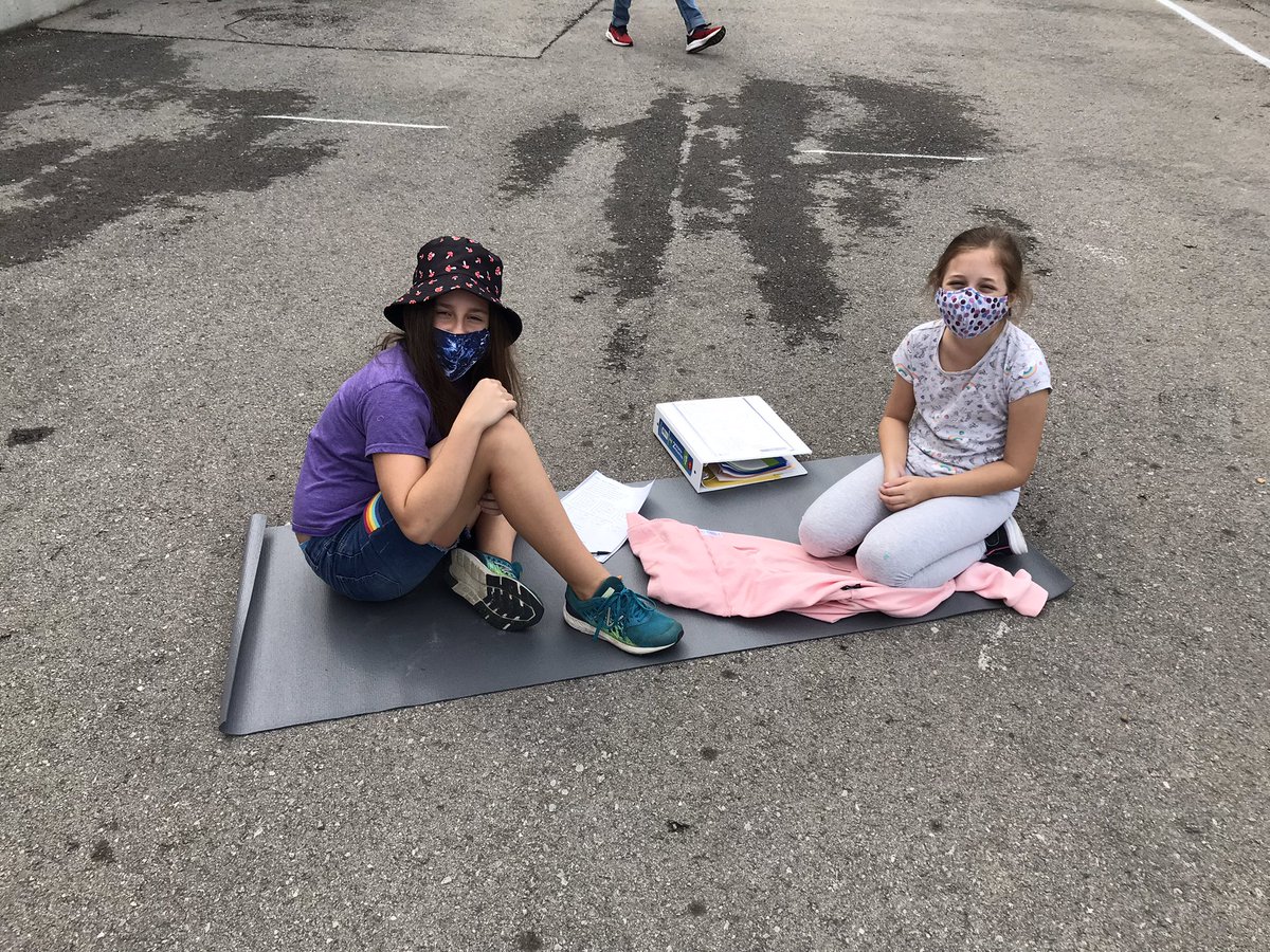 jenmurray04's tweet image. Yoga Mats for the win!!!! 🧘‍♀️ ✏️ ☀️ #mathoutside