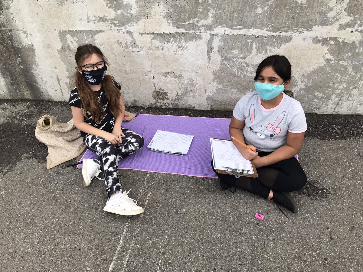 jenmurray04's tweet image. Yoga Mats for the win!!!! 🧘‍♀️ ✏️ ☀️ #mathoutside