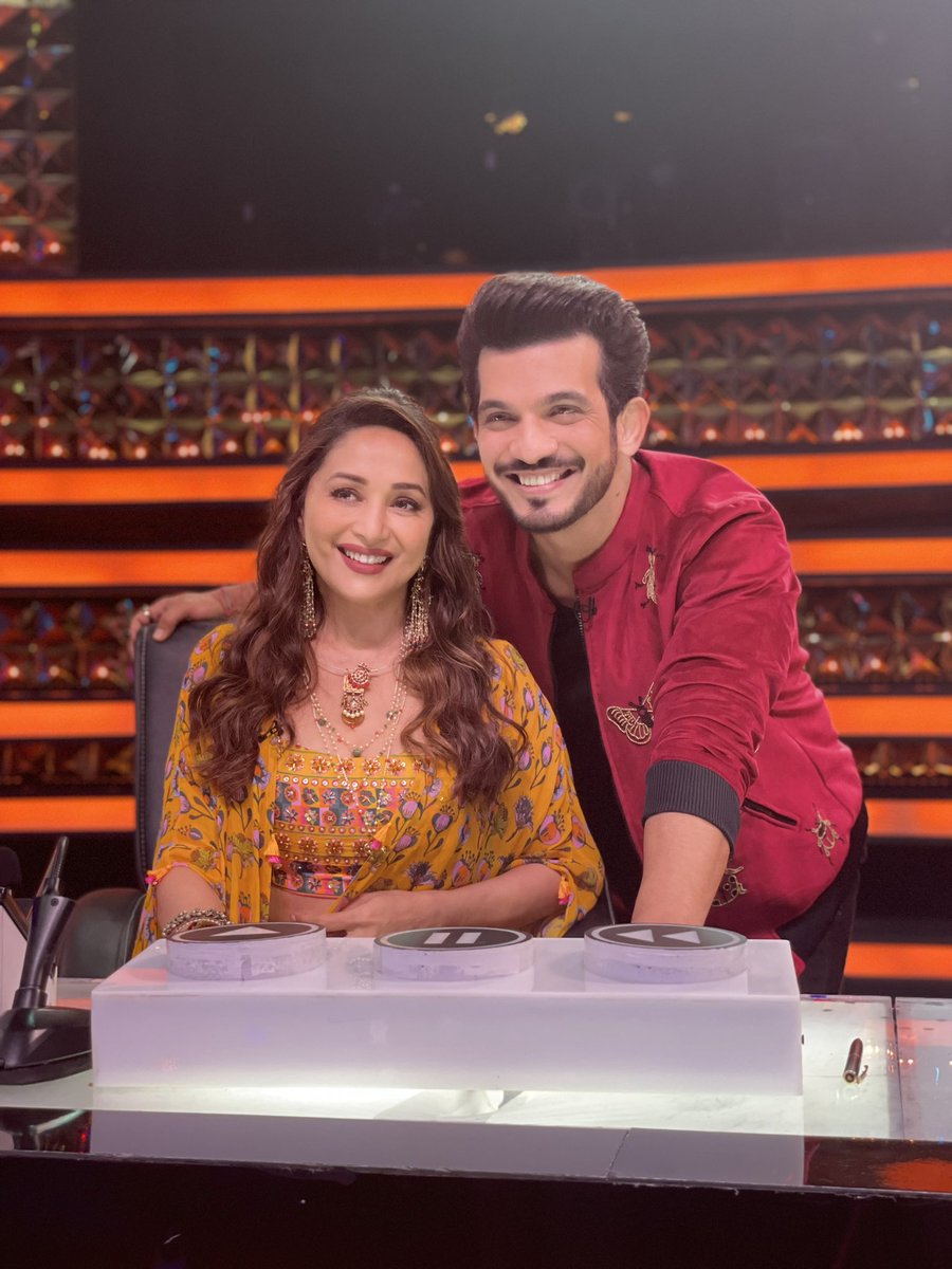 Thearjunbijlani's tweet photo. Lots of love Mam .. always a pleasure to share the stage with you .. @MadhuriDixit ❤️❤️ https://t.co/FAVrRVoYzV