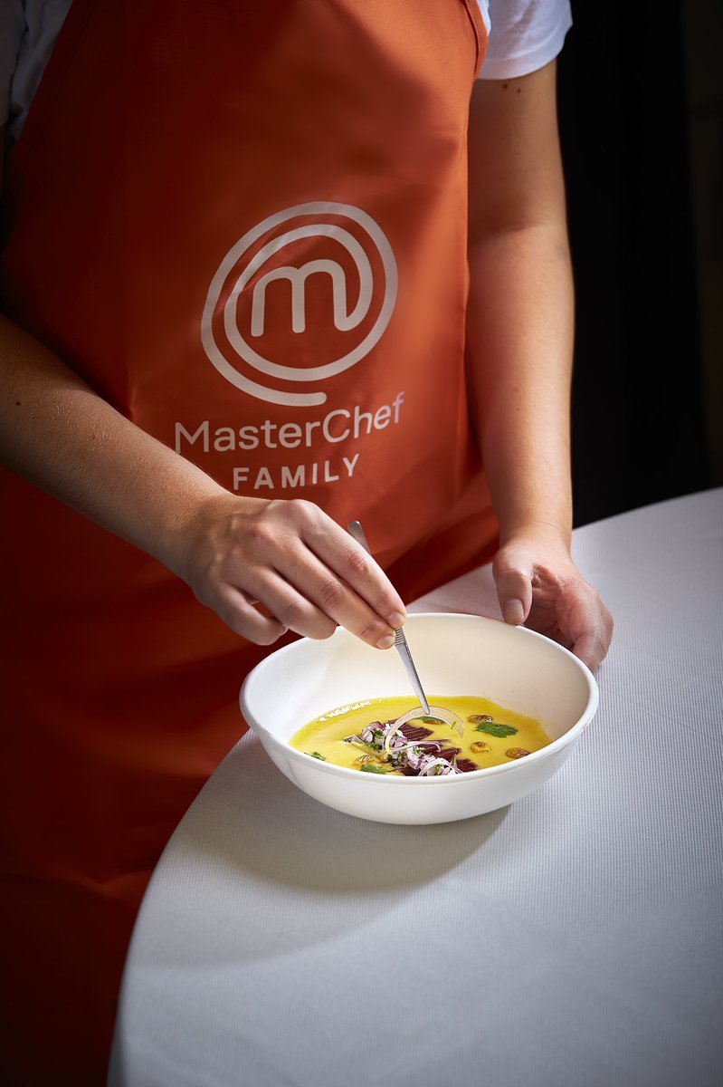 LaGranFamiliaDG's tweet photo. El resto de días disfruta de los platos más icónicos de #MasterChefFamily.🔥

https://t.co/ZNmQbAUHoV

#MasterChefCelebrity https://t.co/lle6lU6QUj