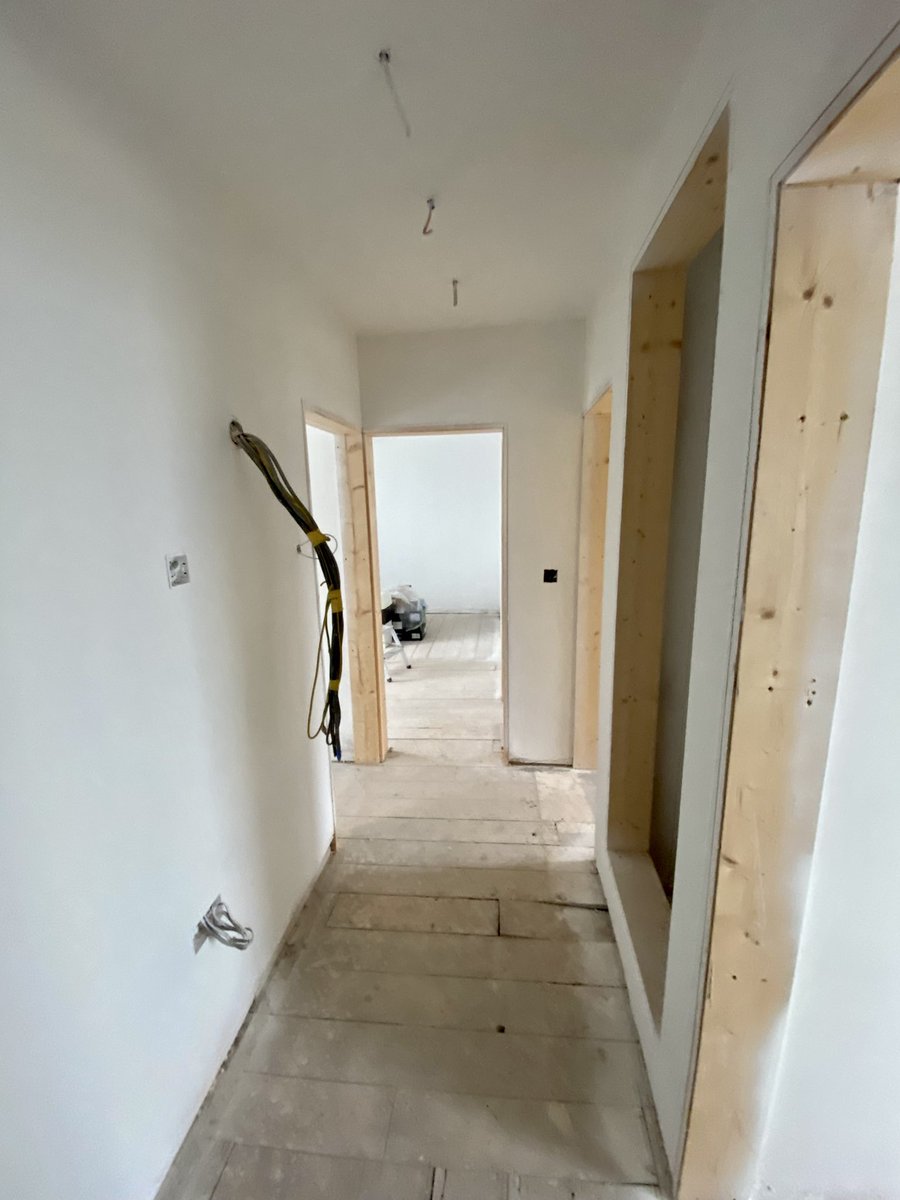 meyrick_develop's tweet photo. Works are progressing on our current project 2 x two bedroom apartments. The top floor unit is now ready for second fix works #pembrokedock https://t.co/2zjtVg7Cc7