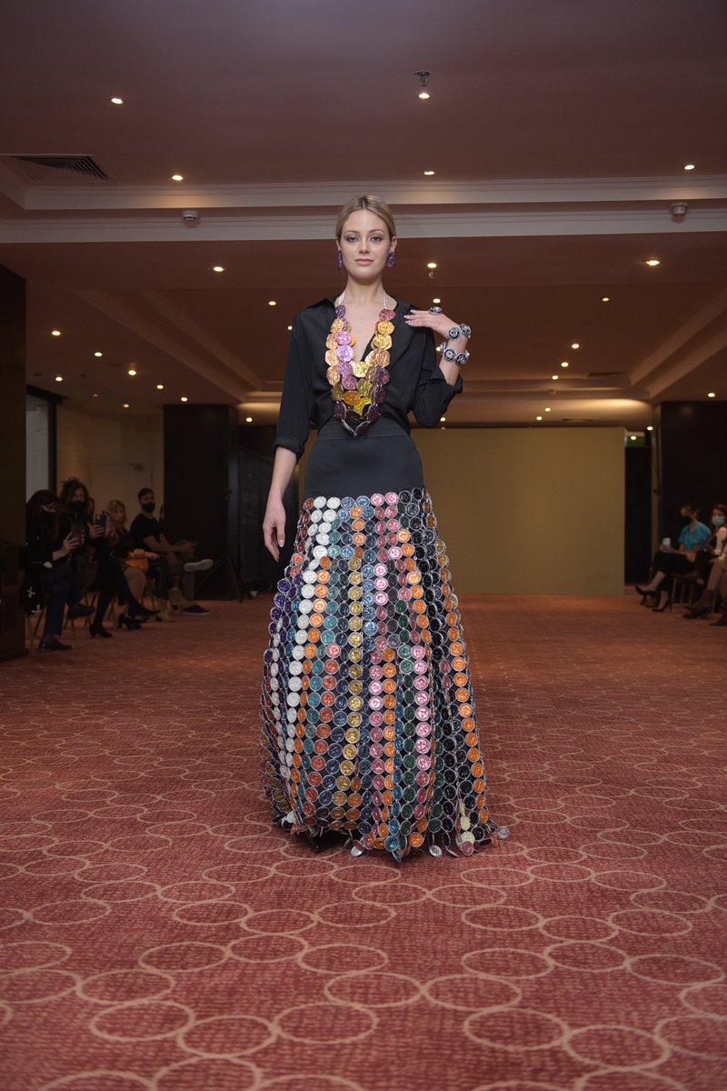 denavarret's tweet photo. Colección Serendipia by ADNJewelry hecha con cápsulas de cafe recicladas. Pasarela AMSOAR (Moda Sustentable) en la 55ta. Edición Argentina Fashion Week.  Hotel Sheraton producido por Hector Vidal Rivas. 
En esta pasarela se reciclaron mas de 10.000 cápsulas de cafe. https://t.co/F6L4OZu8dg